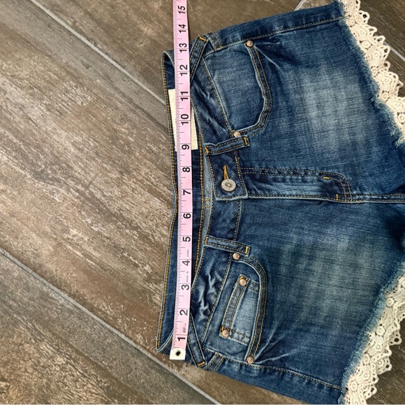 Wishlist Blue and White Lace Daisy Dukes Trim Jean Shorts - Picture 9 of 12